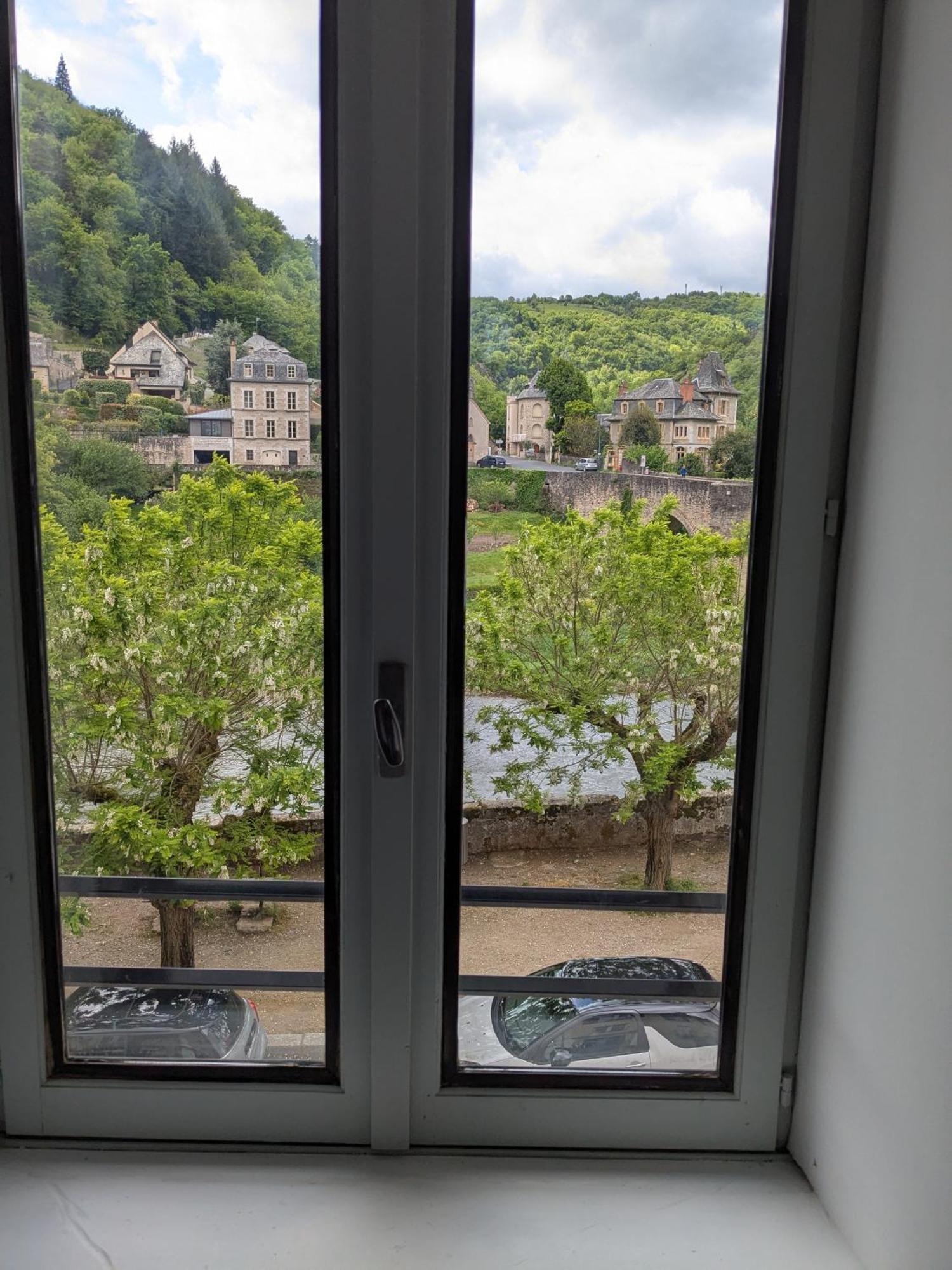 Bed and Breakfast Chez Cornelia à Estaing  Extérieur photo