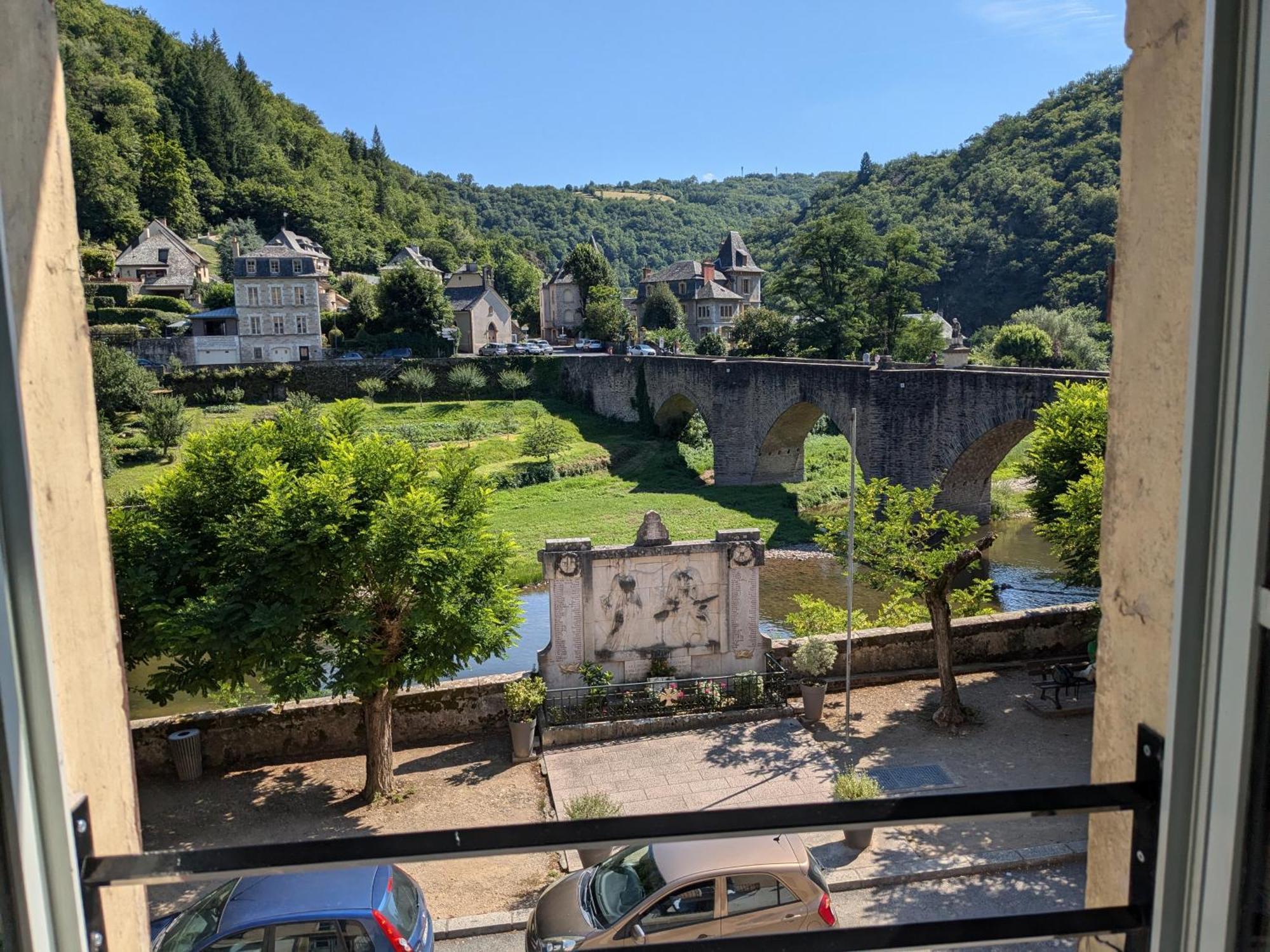 Bed and Breakfast Chez Cornelia à Estaing  Extérieur photo